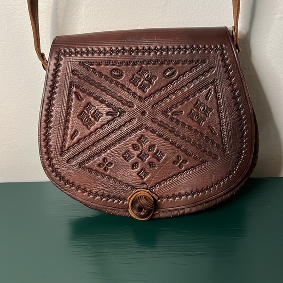 Vintage Bohemian Handmade & Hand Pressed 100%  Leather Saddle Crossbody Bag - Picture 2 of 12